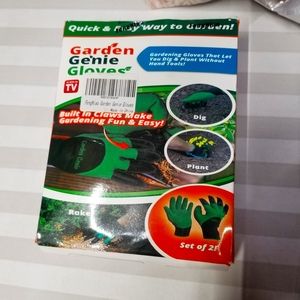 Gardening gloves